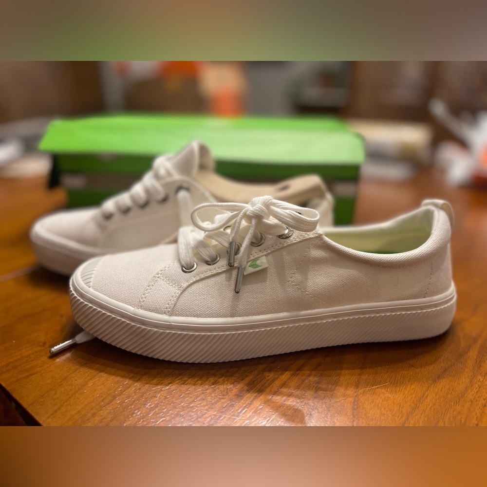 Cariuma OCA Low Off-white Canvas Sneakers